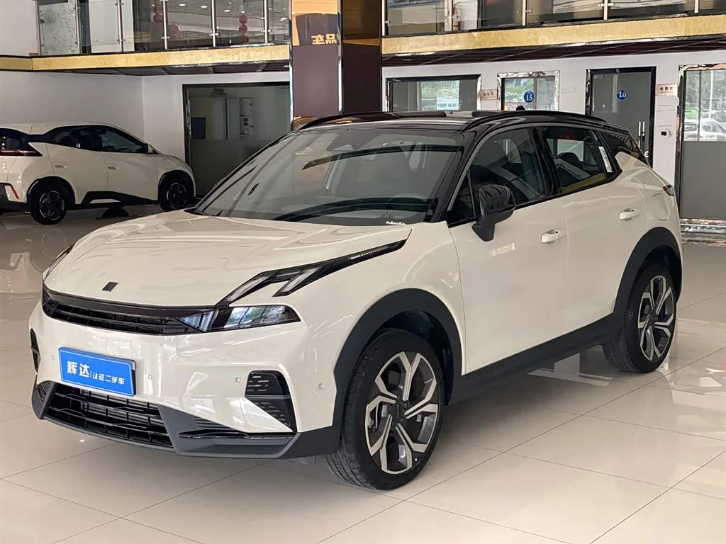 Lynk & Co 06