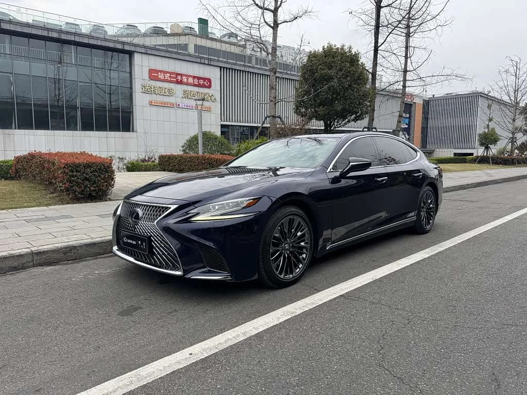 Lexus LS