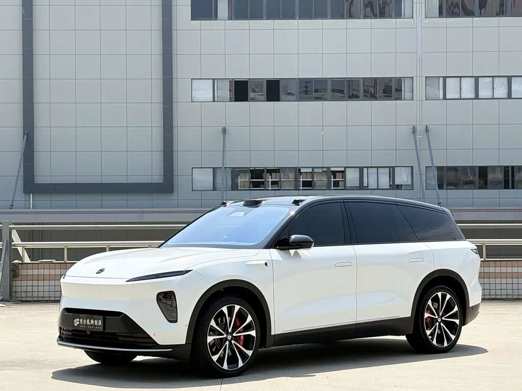 NIO ES8