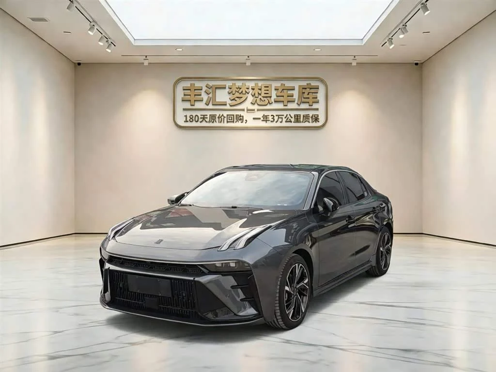 Lynk & Co 03