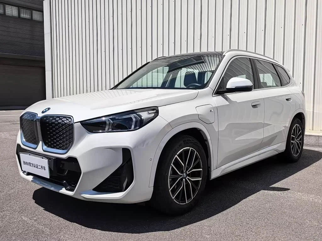 BMW iX1