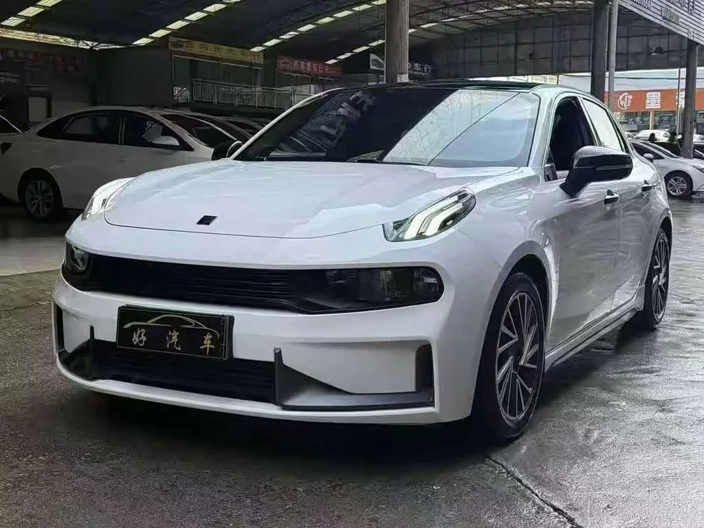 Lynk & Co 03