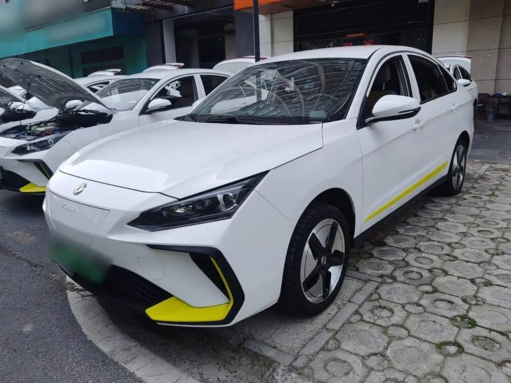 Dongfeng E70