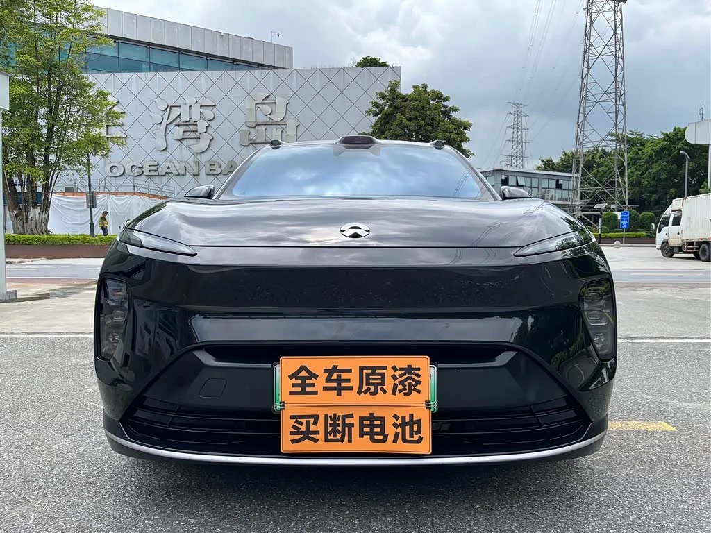 NIO ES8