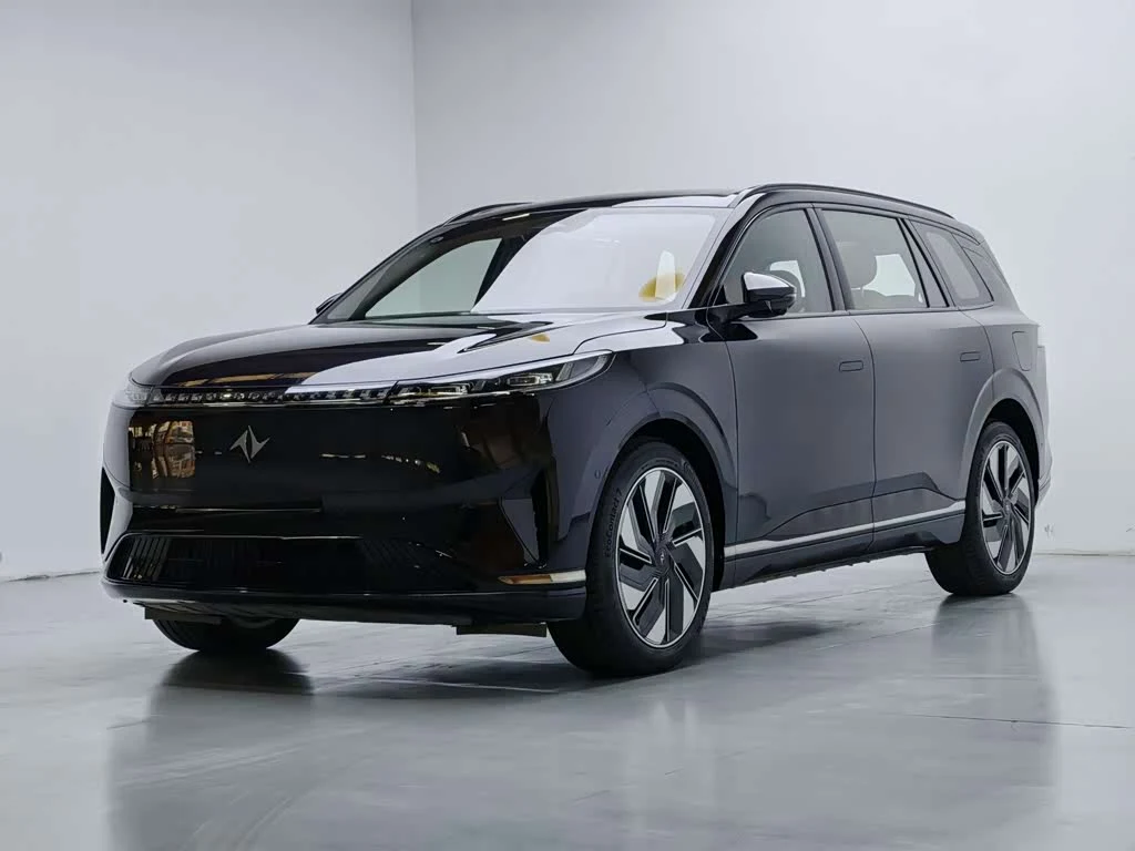 Dongfeng eπ008