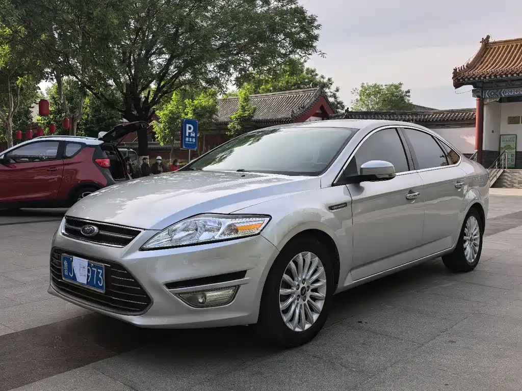 Ford Mondeo -