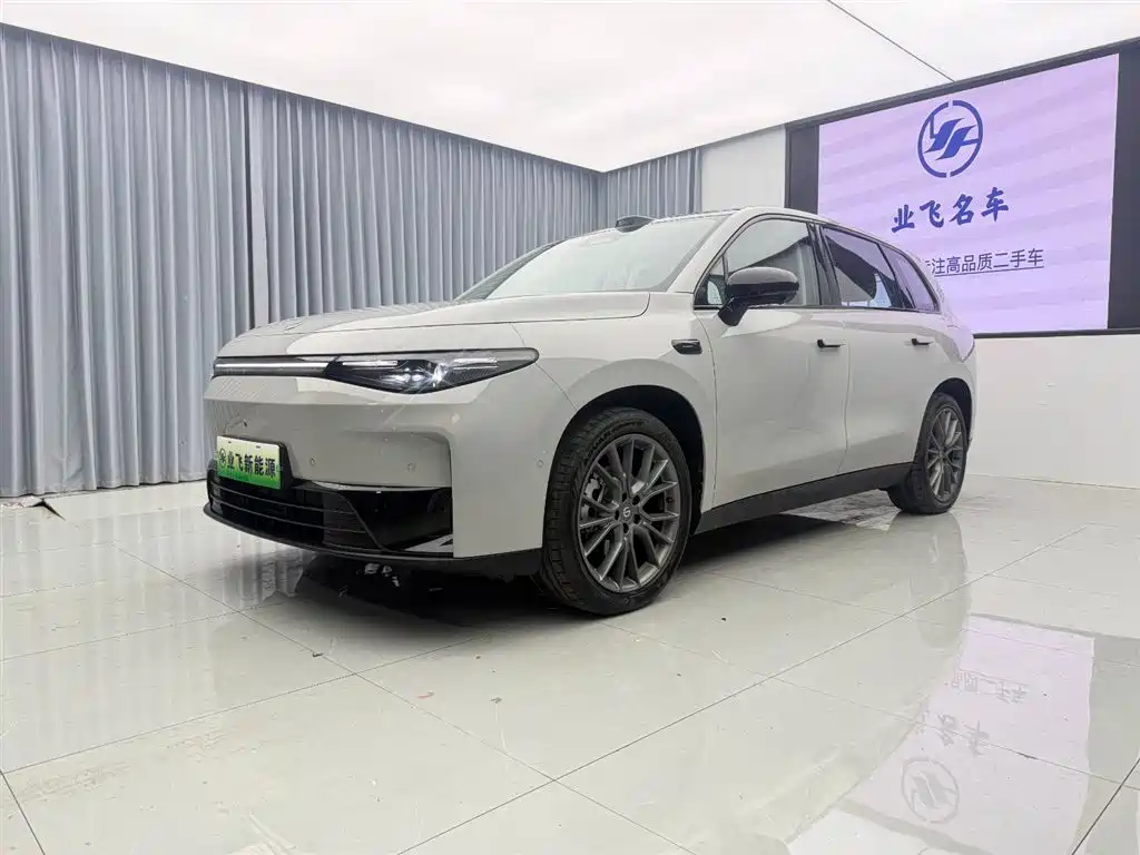 Leapmotor C10