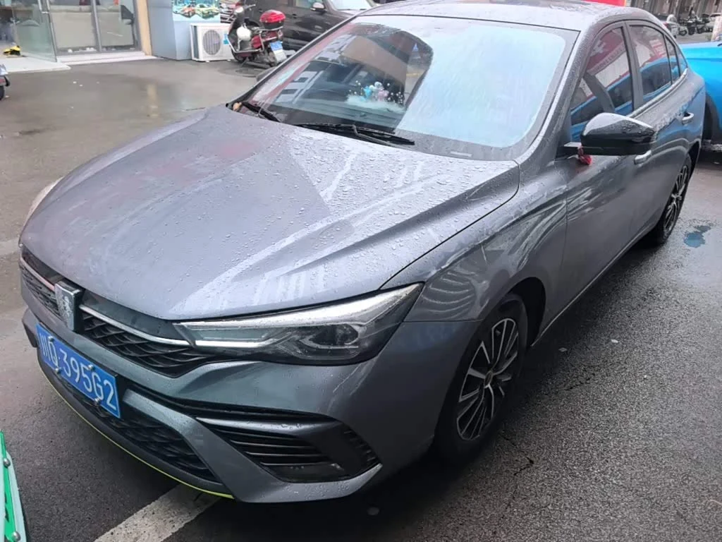 Roewe i5
