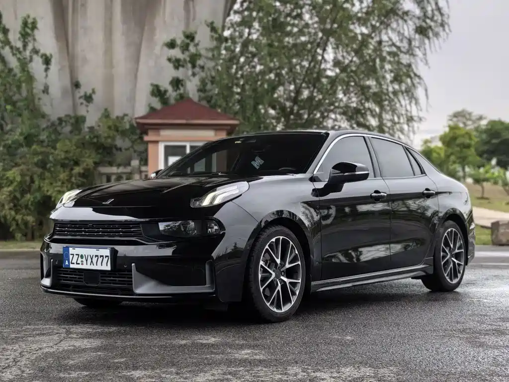 Lynk & Co 03