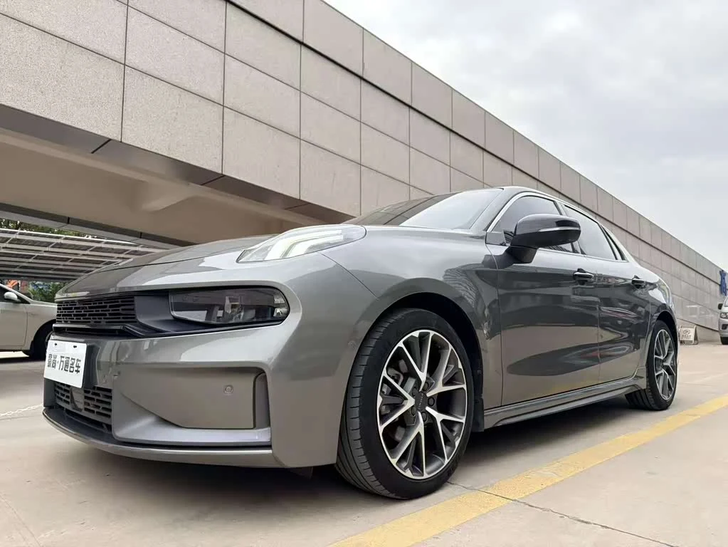 Lynk & Co 03