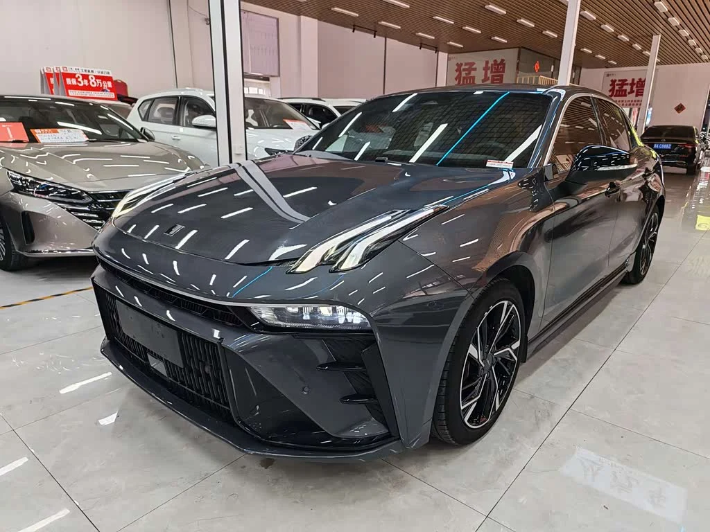 Lynk & Co 03