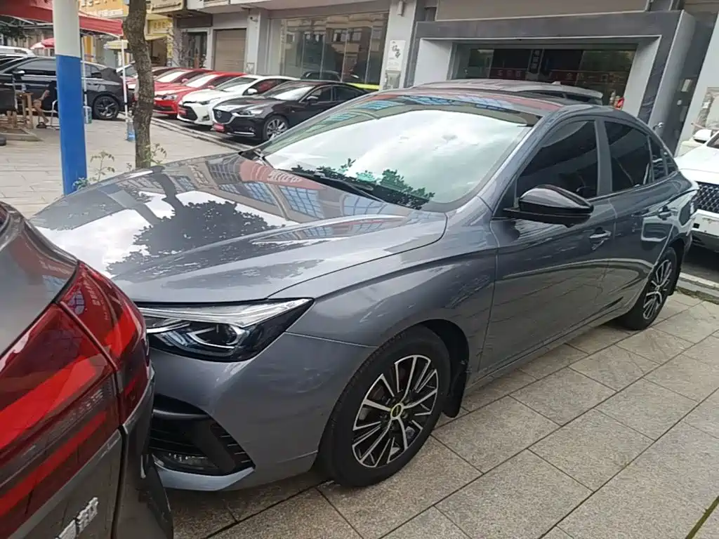 Roewe i5