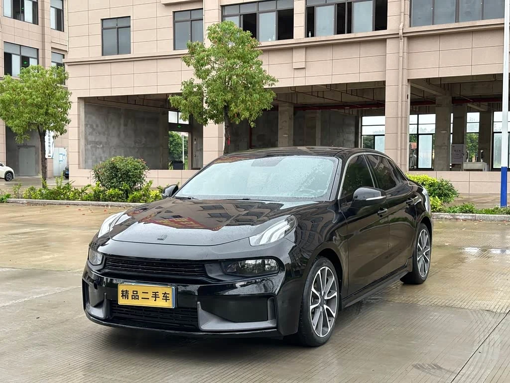 Lynk & Co 03