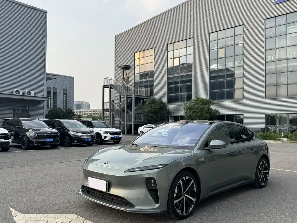 NIO ET5