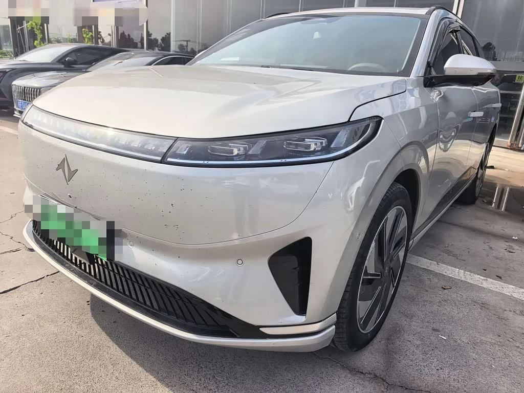 Dongfeng eπ008