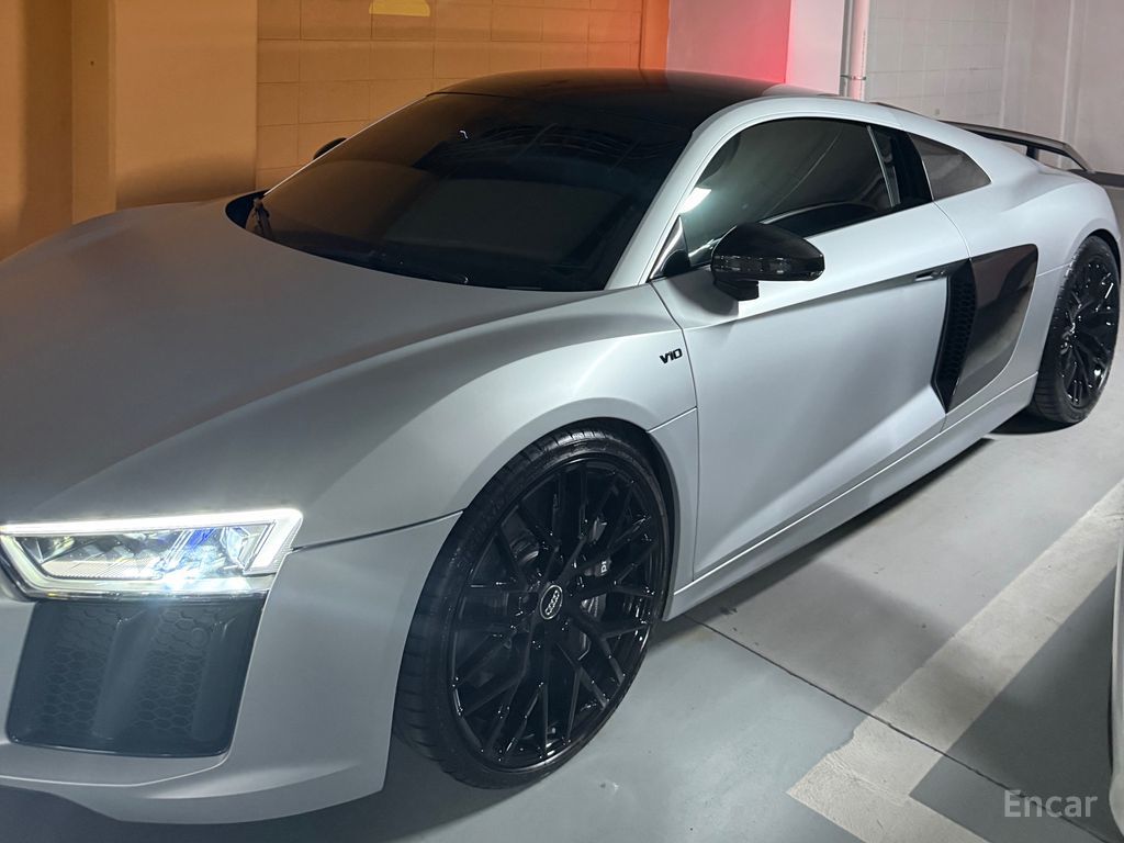 Audi R8
