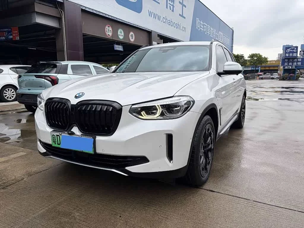 BMW iX3