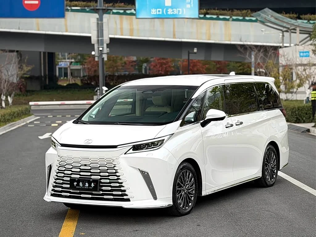 Lexus LM
