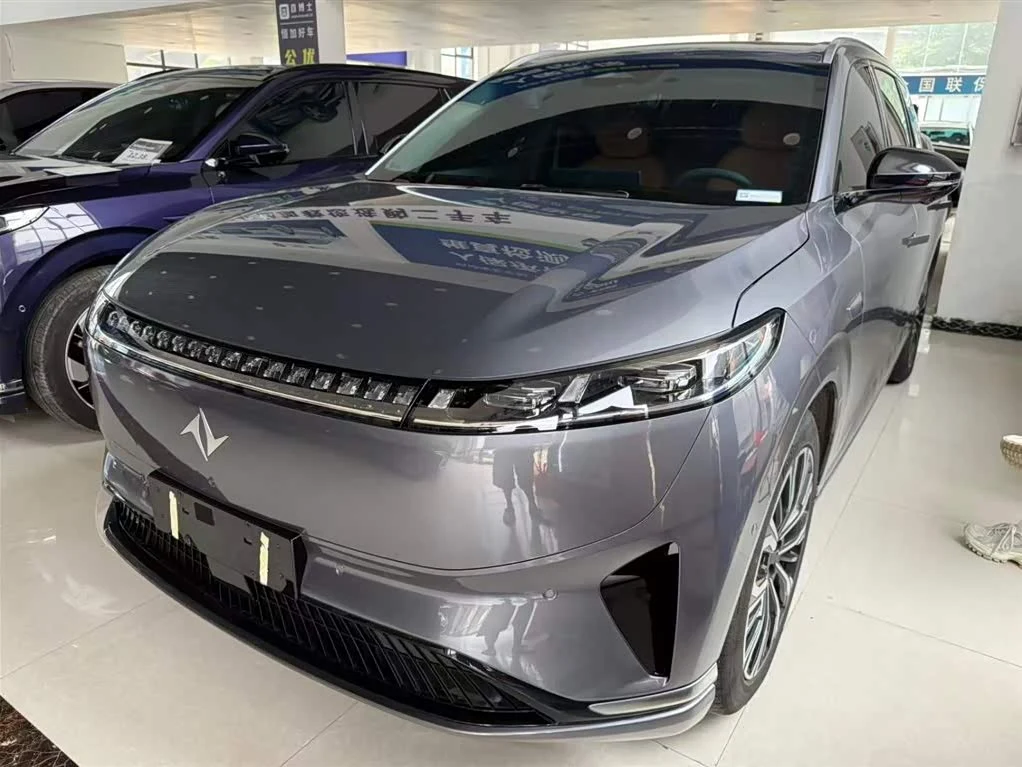 Dongfeng eπ008