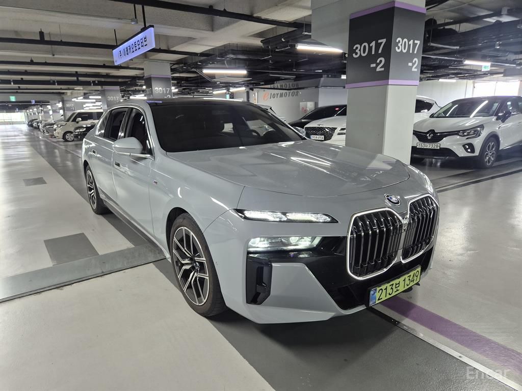 BMW i7