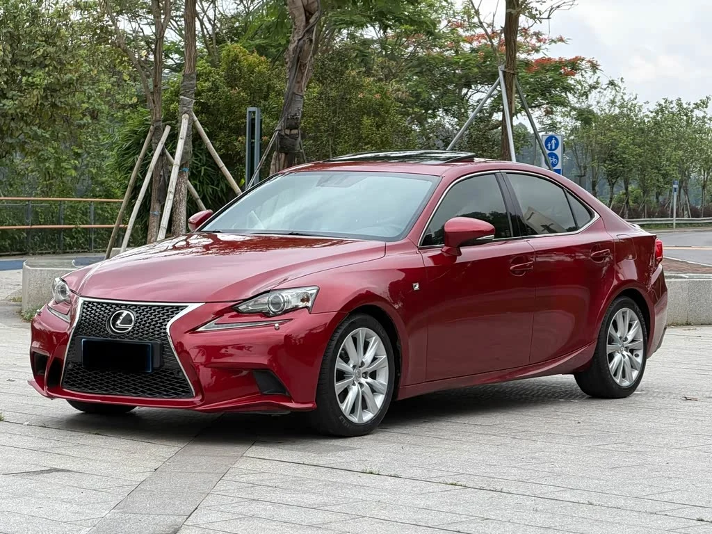 Lexus IS