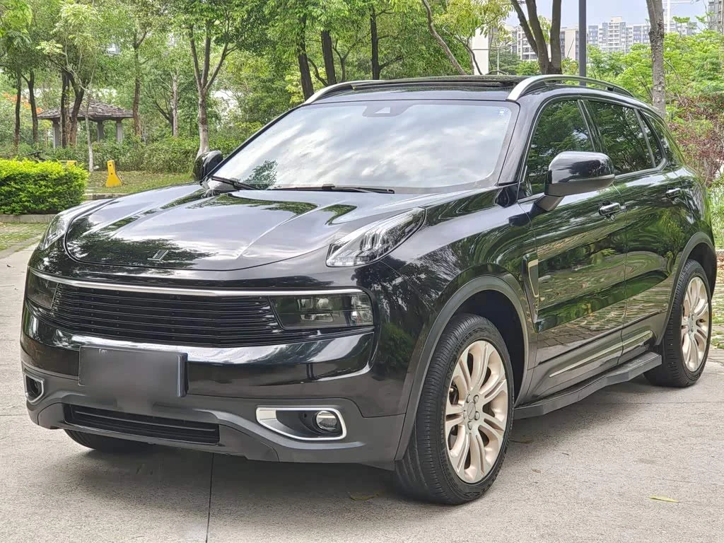 Lynk & Co 01