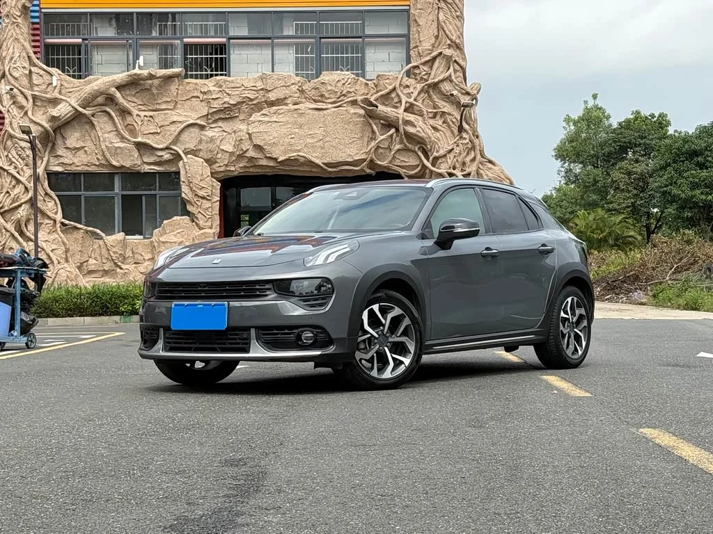 Lynk & Co 02