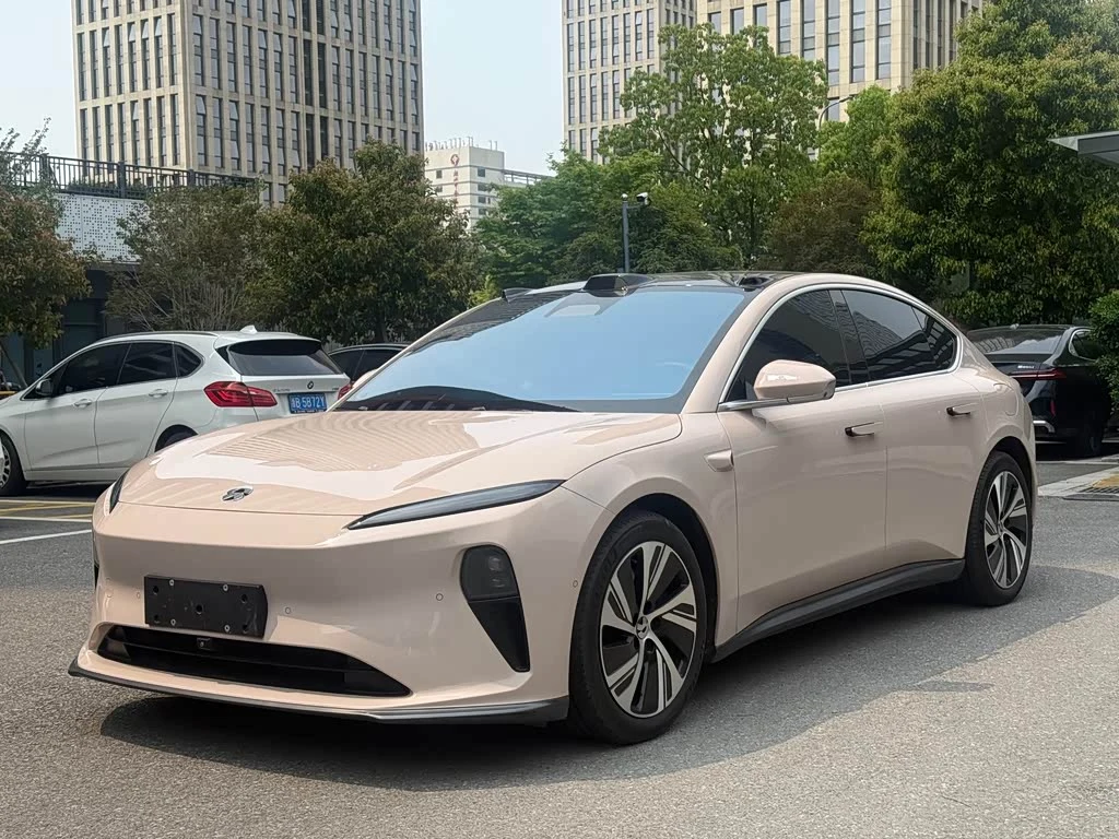 NIO ET5