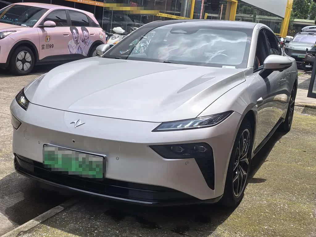 Dongfeng eπ007