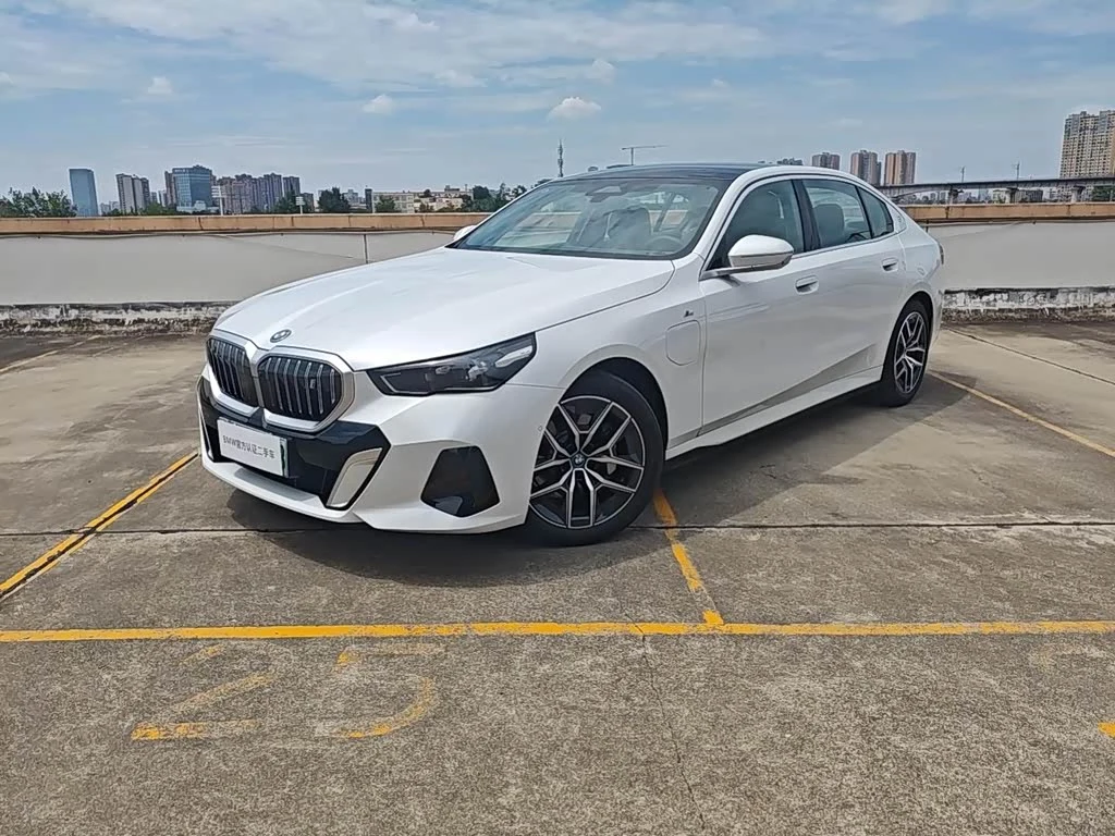 BMW i5