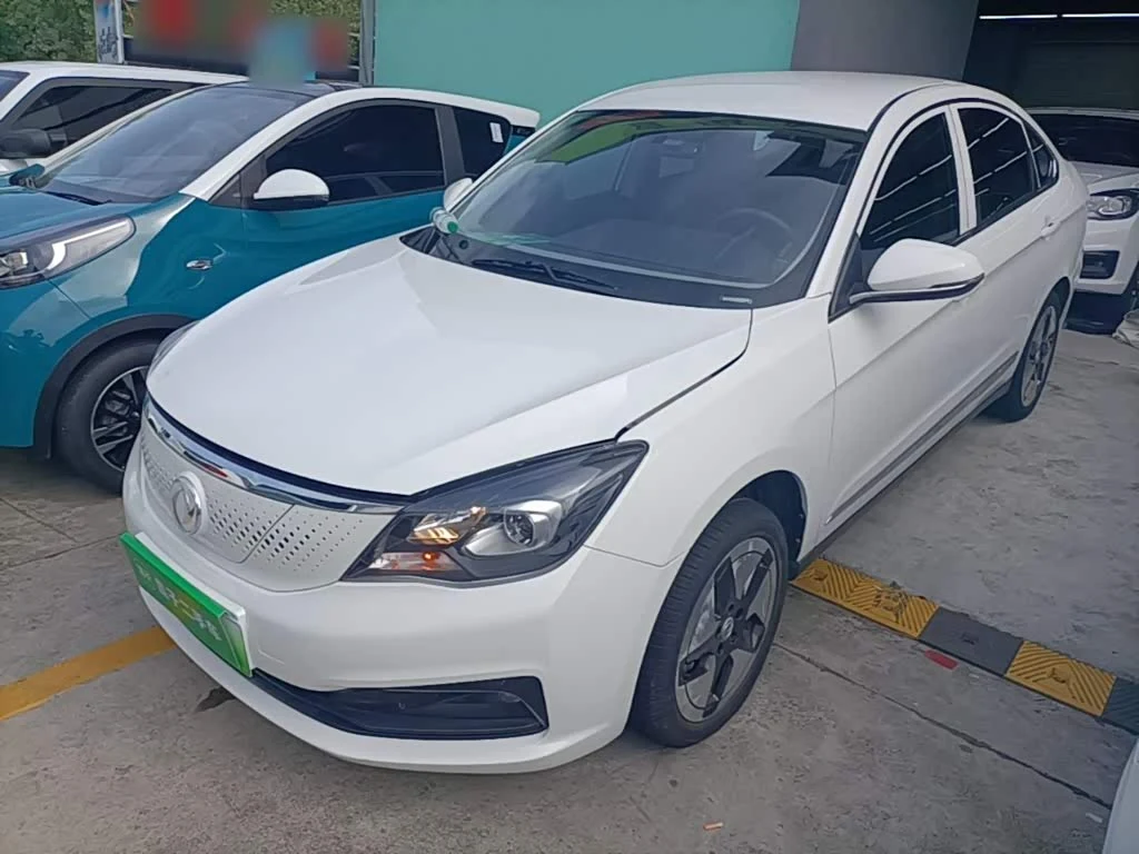 Dongfeng E70