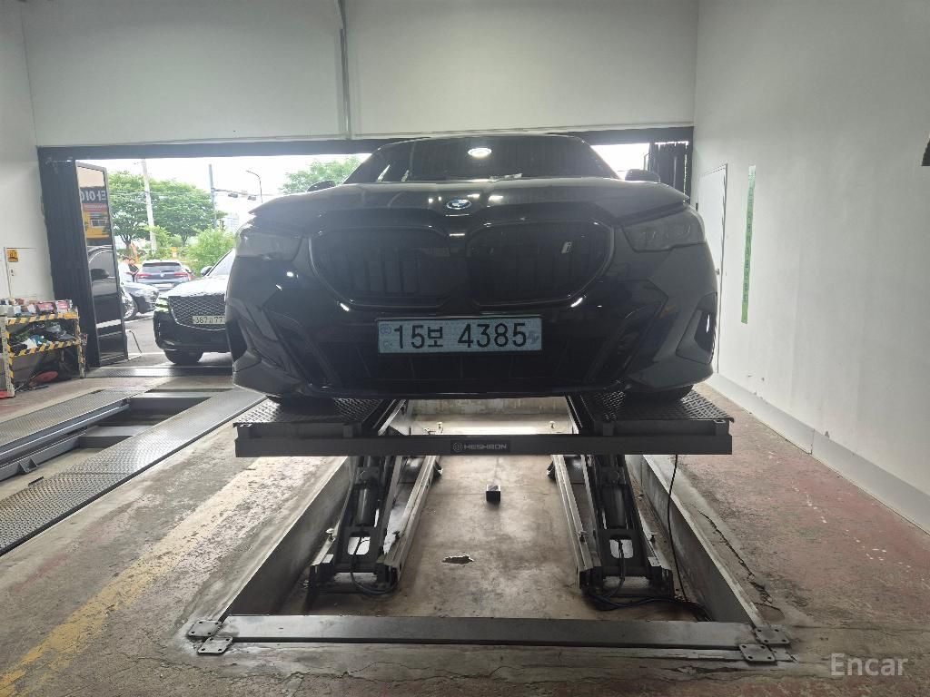 BMW i5