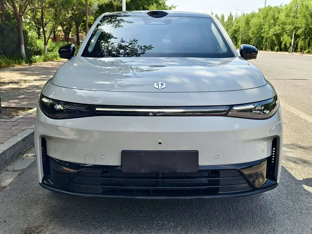 Leapmotor C10