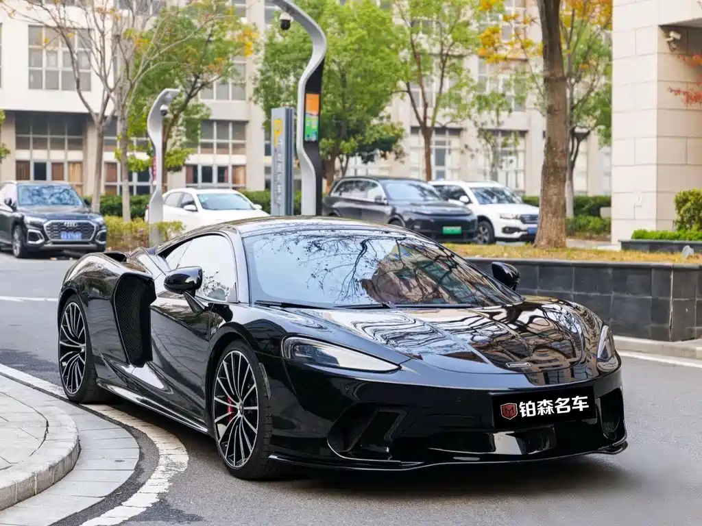 McLaren GT
