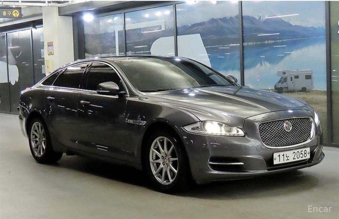 Jaguar XJ