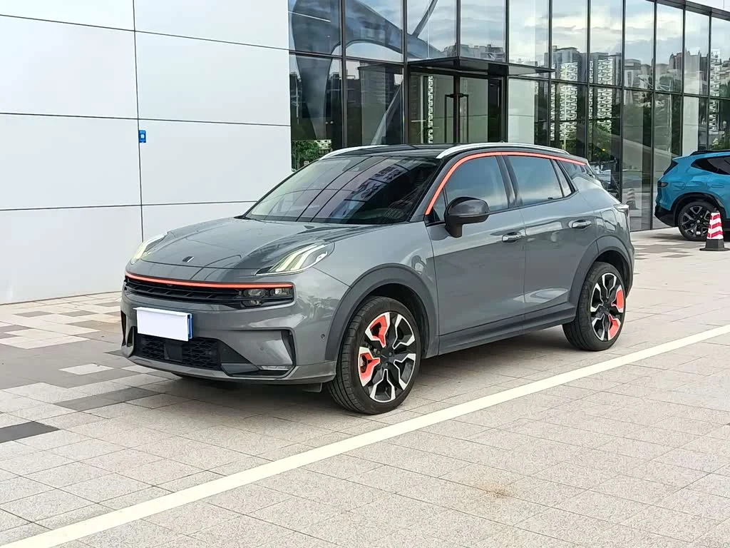 Lynk & Co 06
