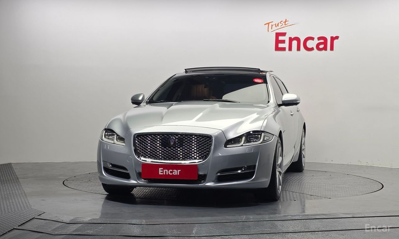 Jaguar XJ