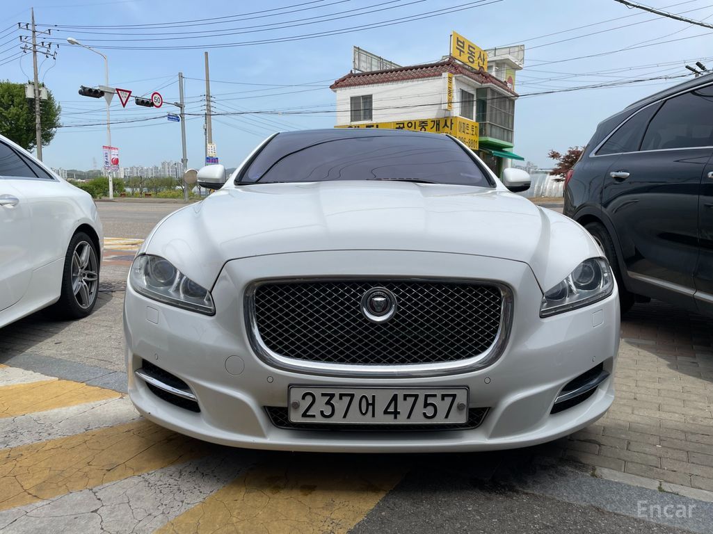 Jaguar XJ