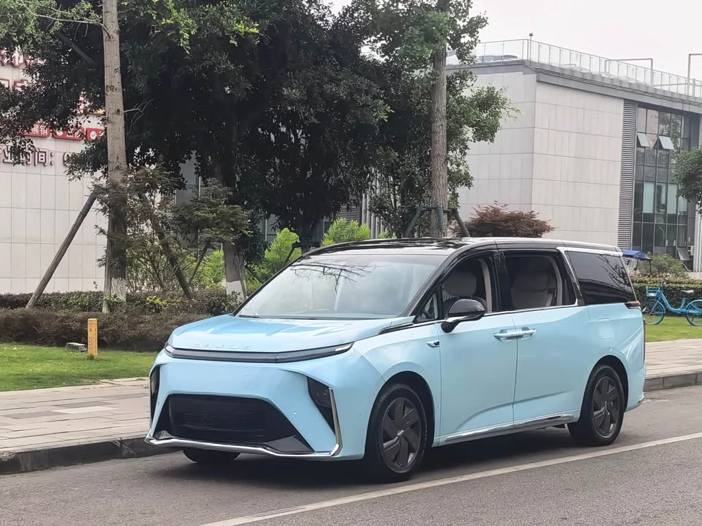 Maxus 9