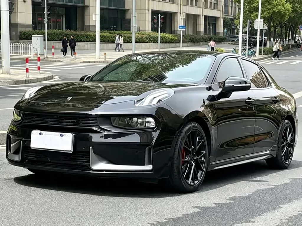 Lynk & Co 03