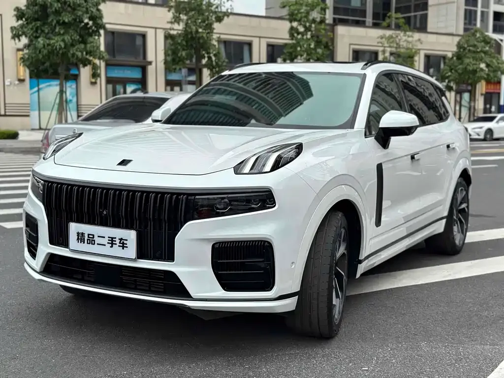 Lynk & Co 09