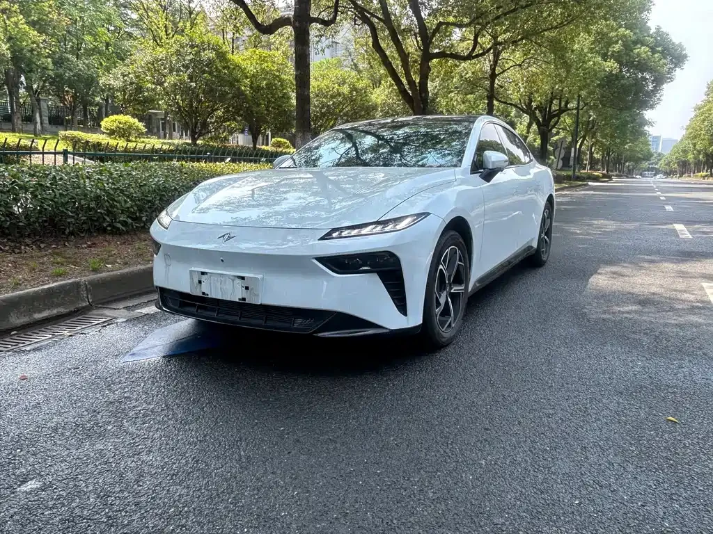 Dongfeng eπ007