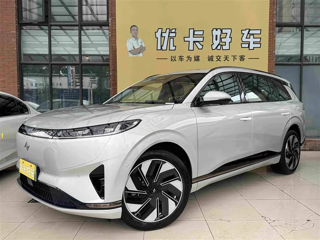 Dongfeng eπ008
