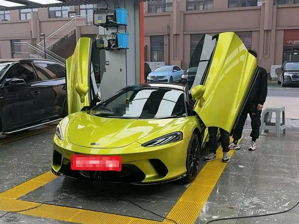 McLaren GT