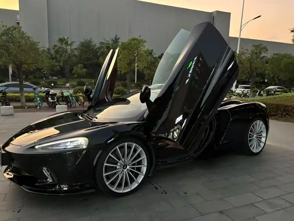 McLaren GT