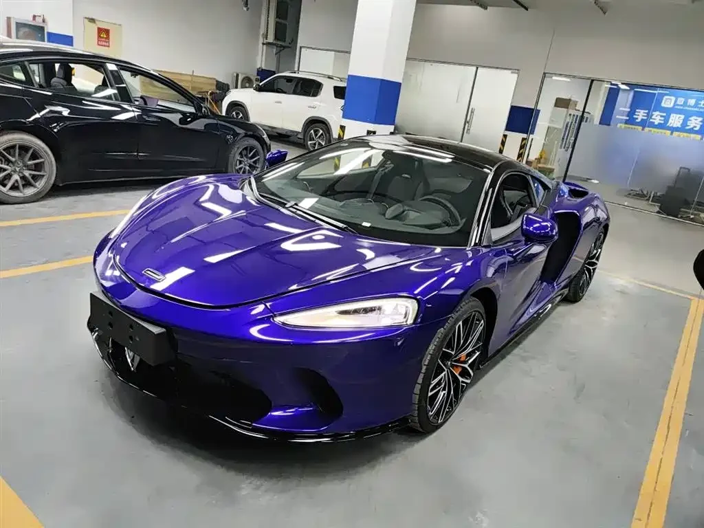 McLaren GT