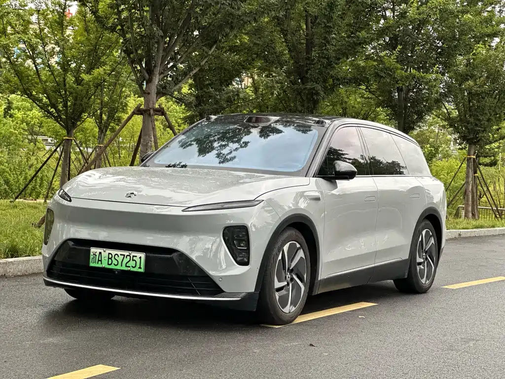 NIO ES8