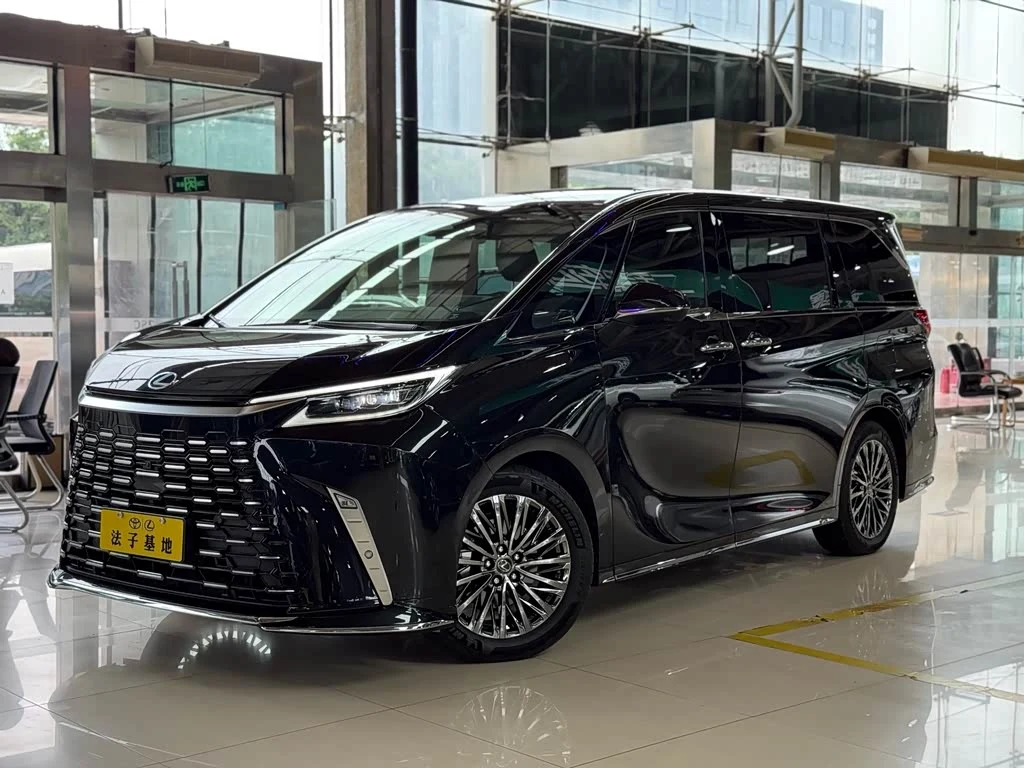 Lexus LM