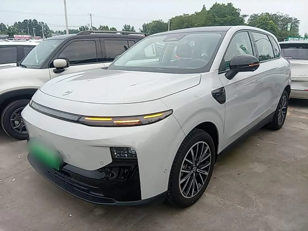 Leapmotor B10