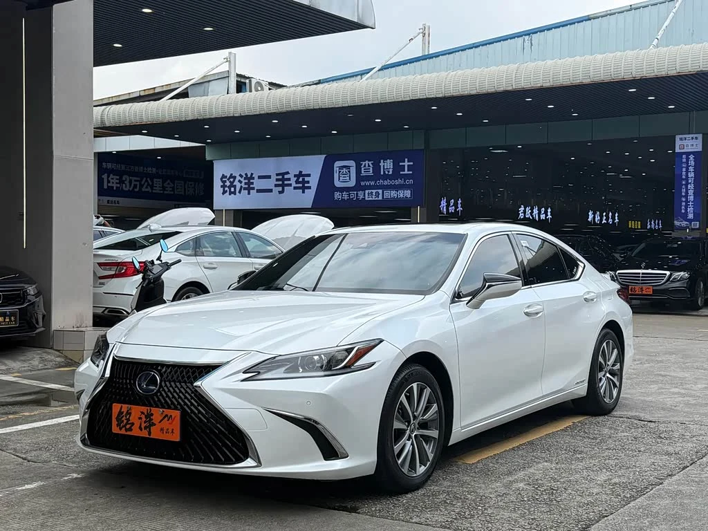 Lexus ES